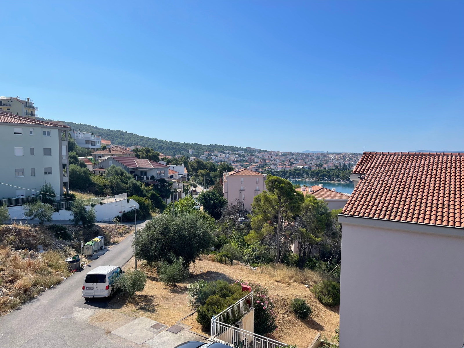 Vei fra leilighet til nærmeste strand butikk, ca. 5 min. gange Galleribilde