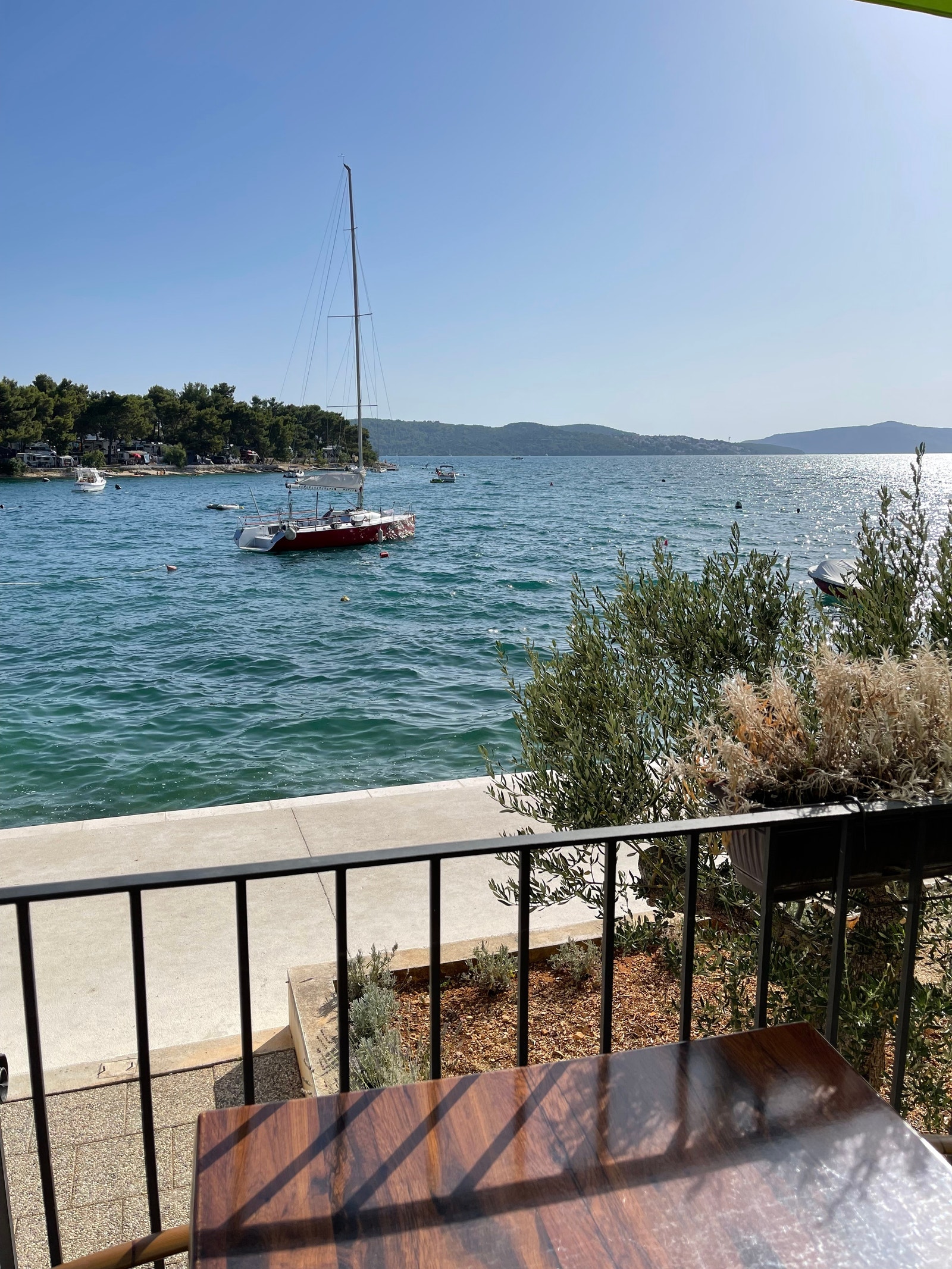 Utsikt fra restaurant rett nedi gata Galleribilde