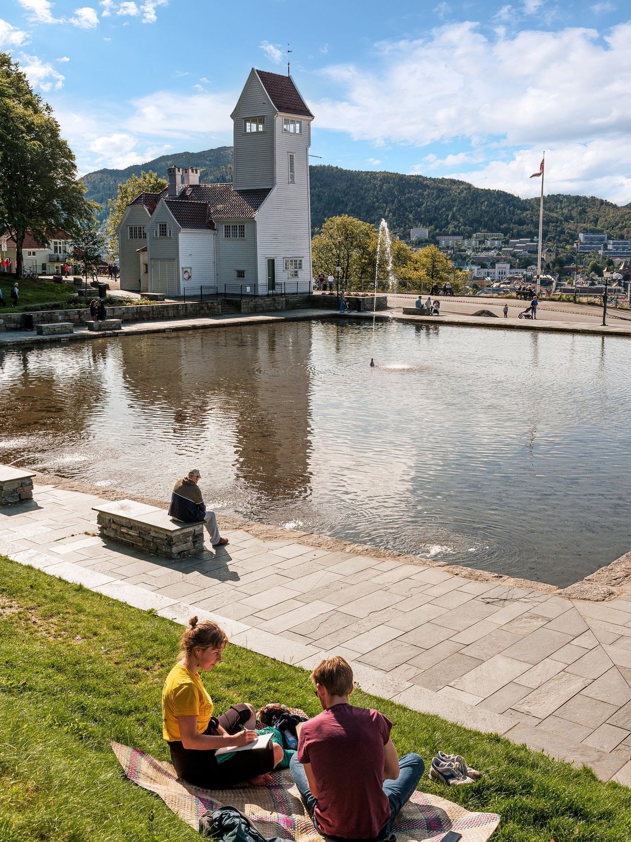 Andre enden av gaten om sommeren Galleribilde