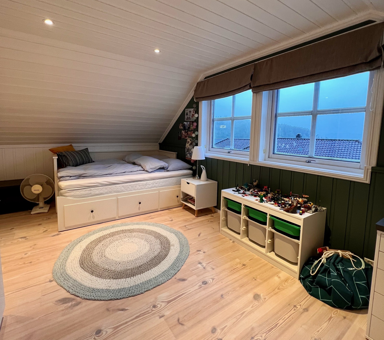 Barnerom med 150cm seng Galleribilde