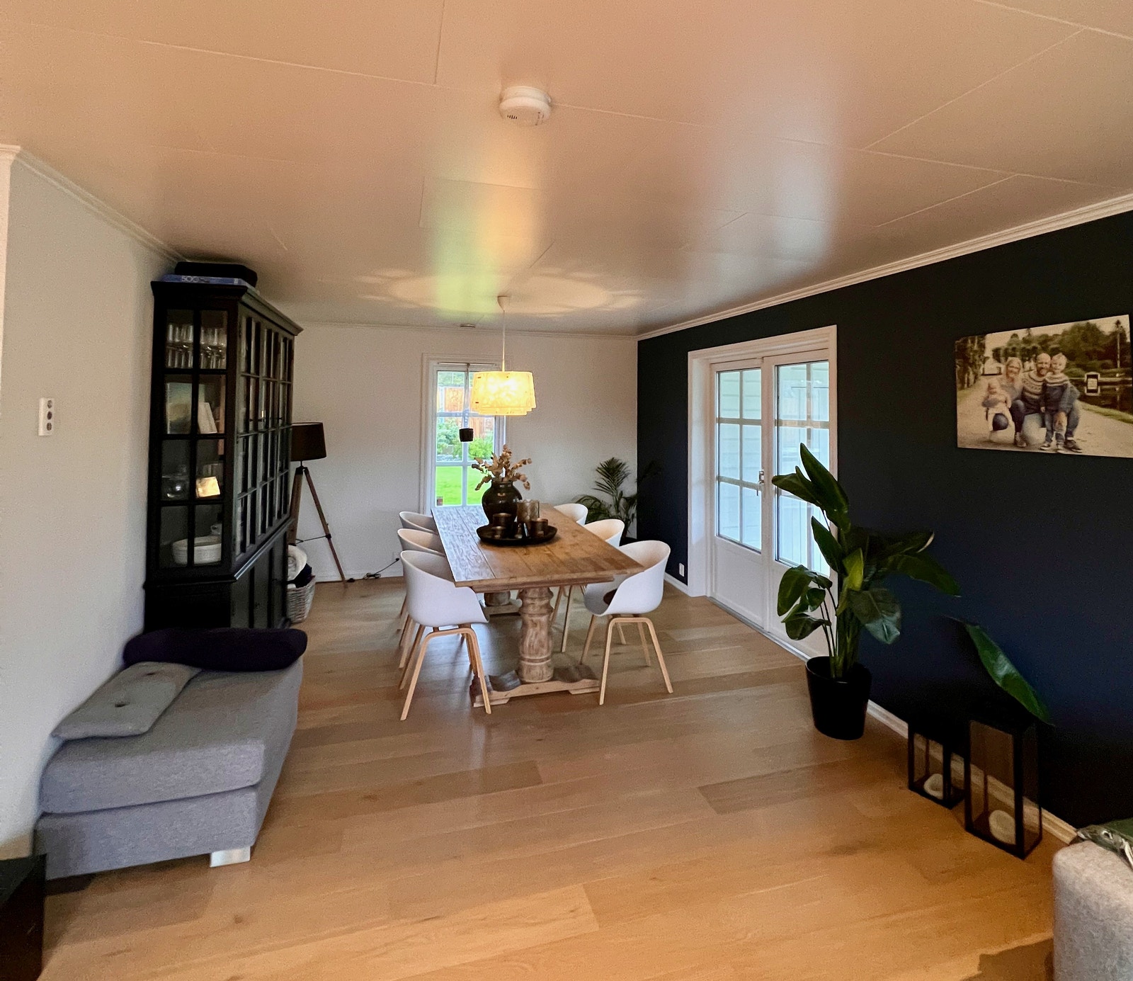 Spisebord i stuen Galleribilde