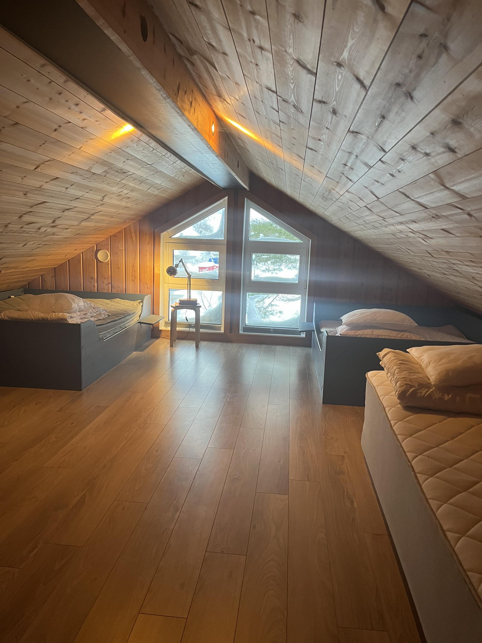 Hems 2: 2stk dobbeltsenger 180x200cm og 2stk enkeltseng Galleribilde