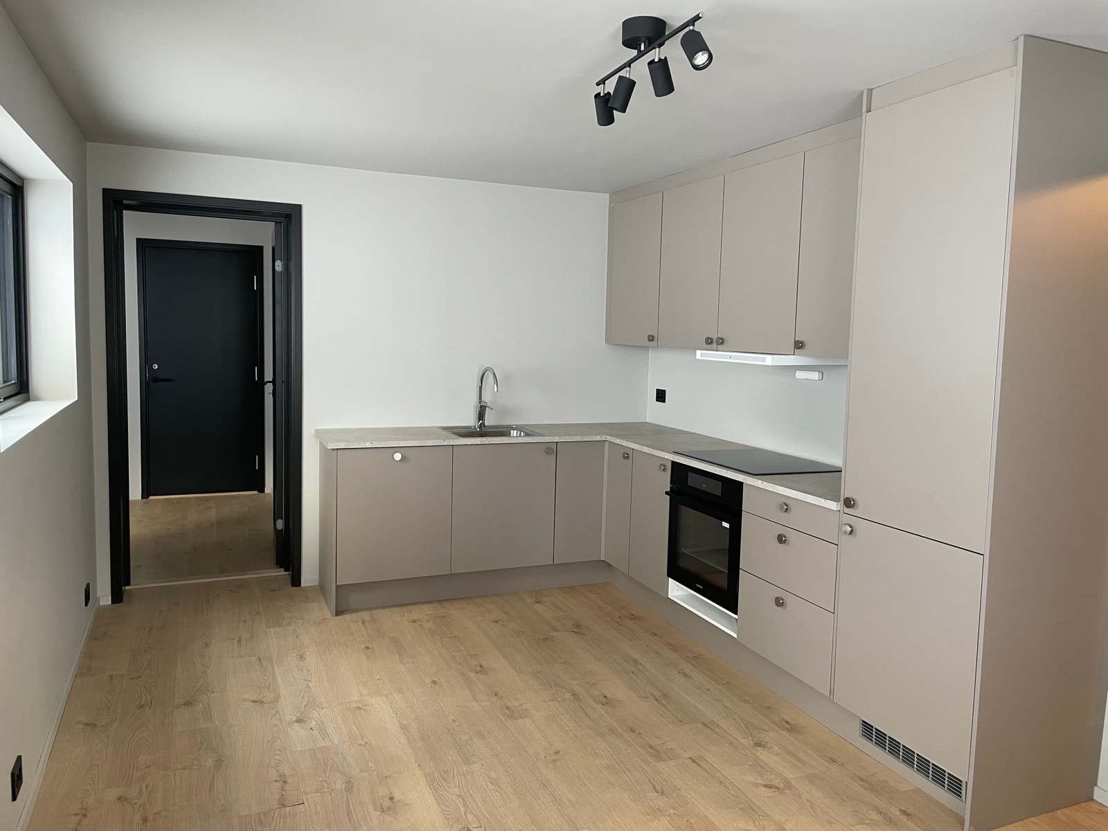 Praktisk og fint kjøkken Galleribilde