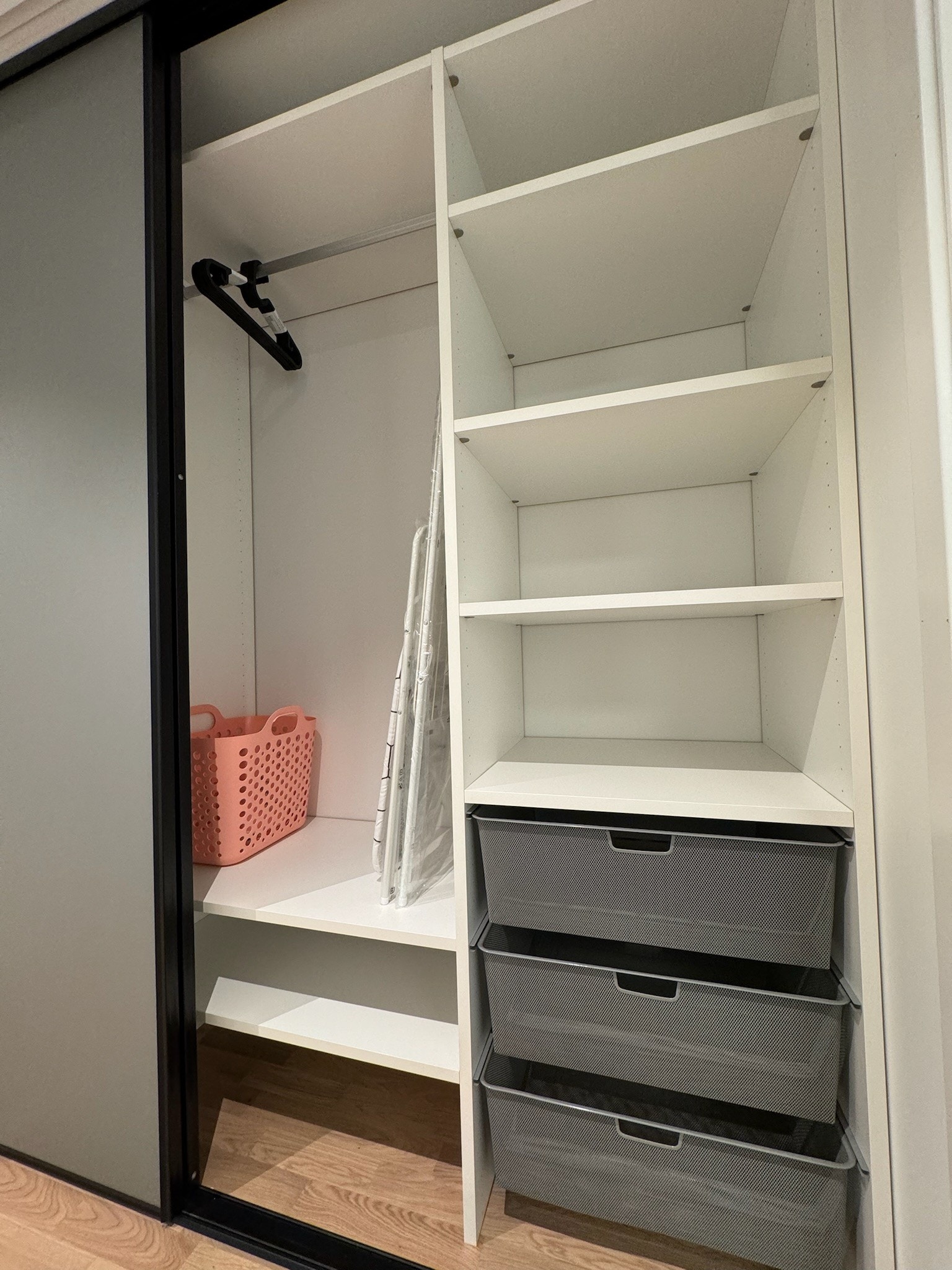 Garderobe Galleribilde