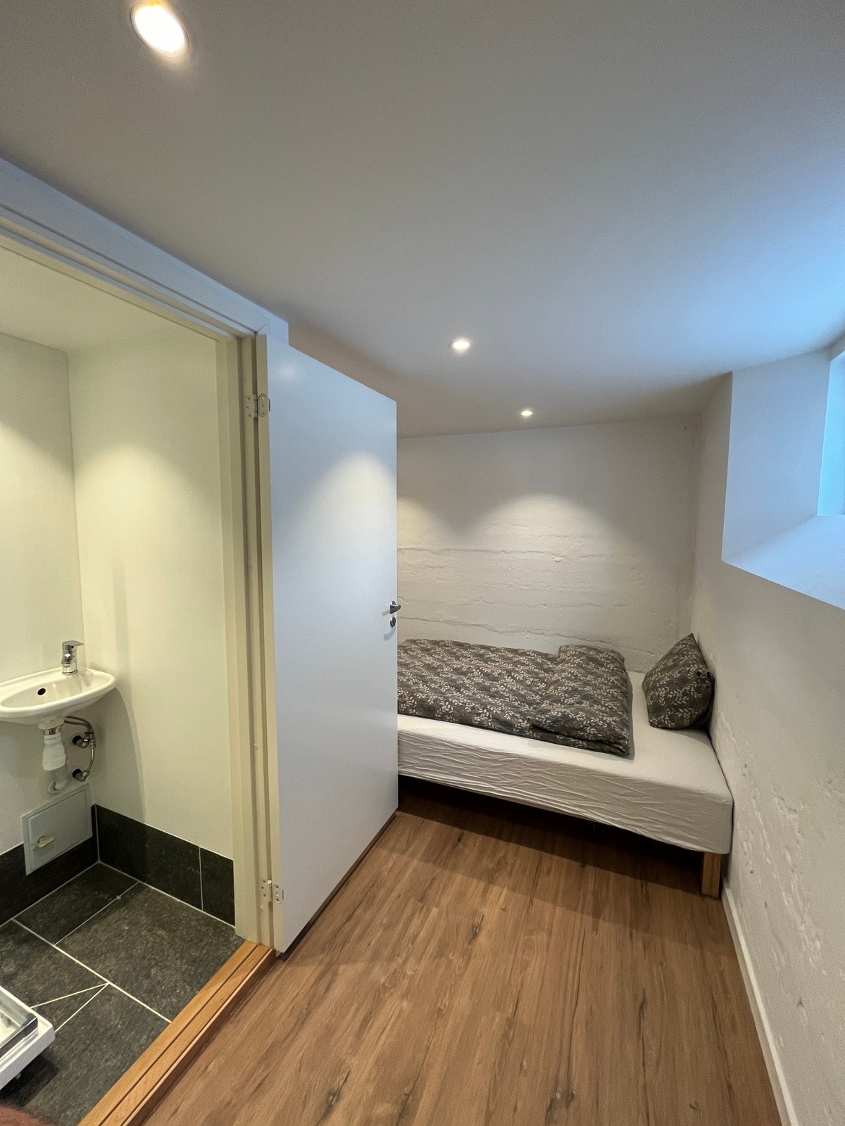 Dusjrom i tilknytning til soverom Galleribilde