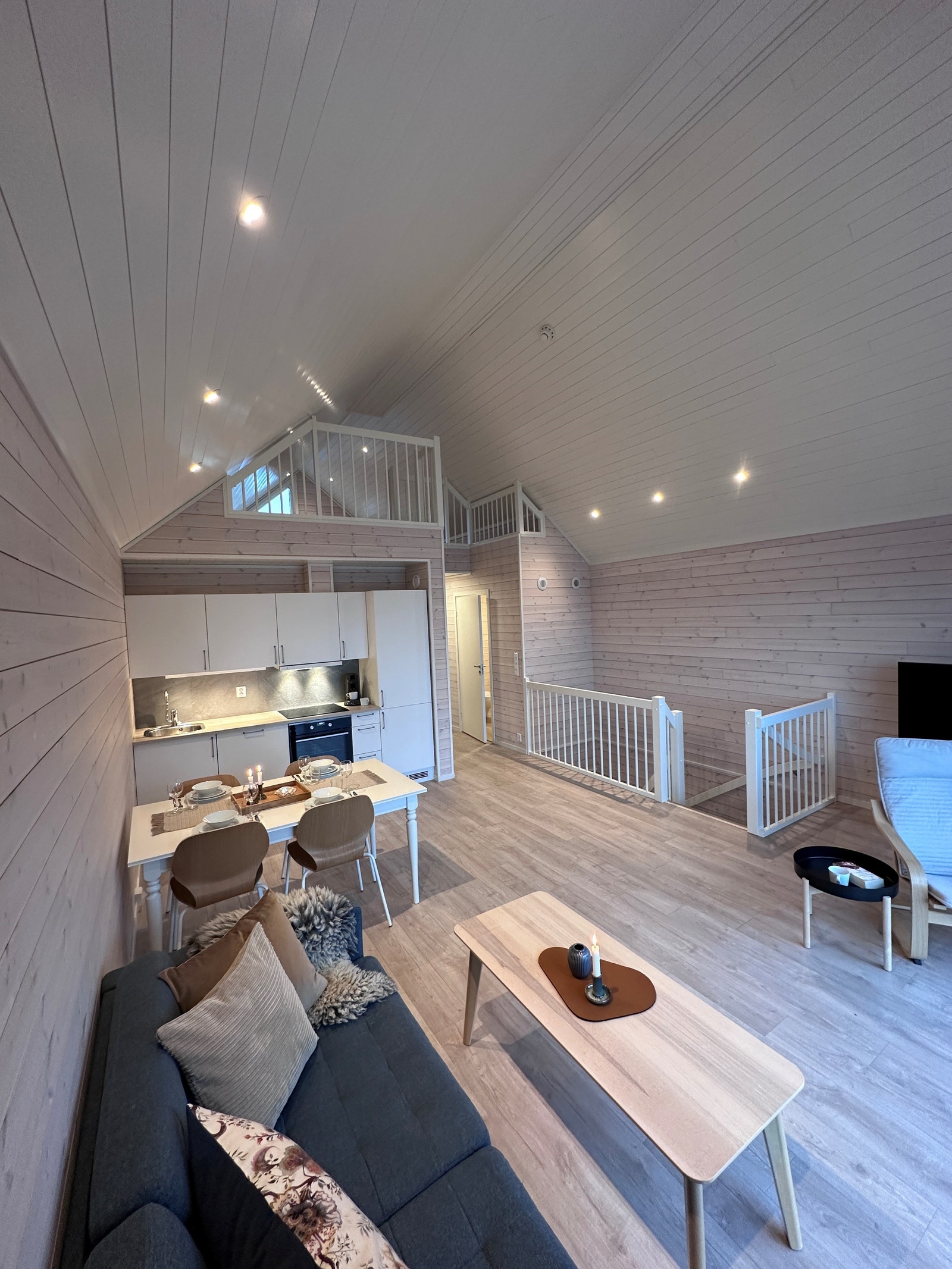 Stue og kjøkken i 2. etasje Galleribilde