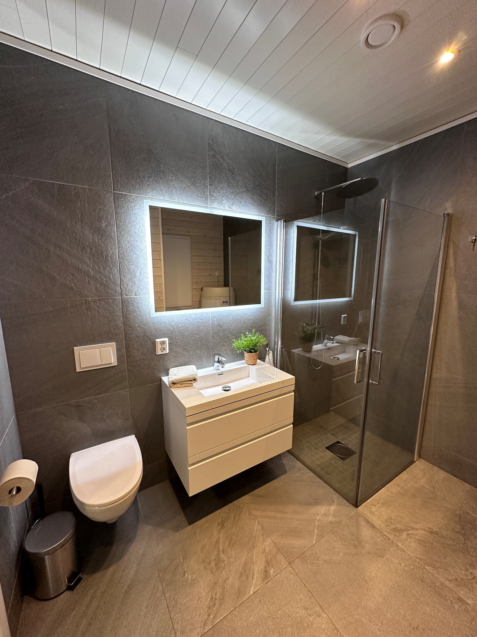 Bad i 1. etasje Galleribilde