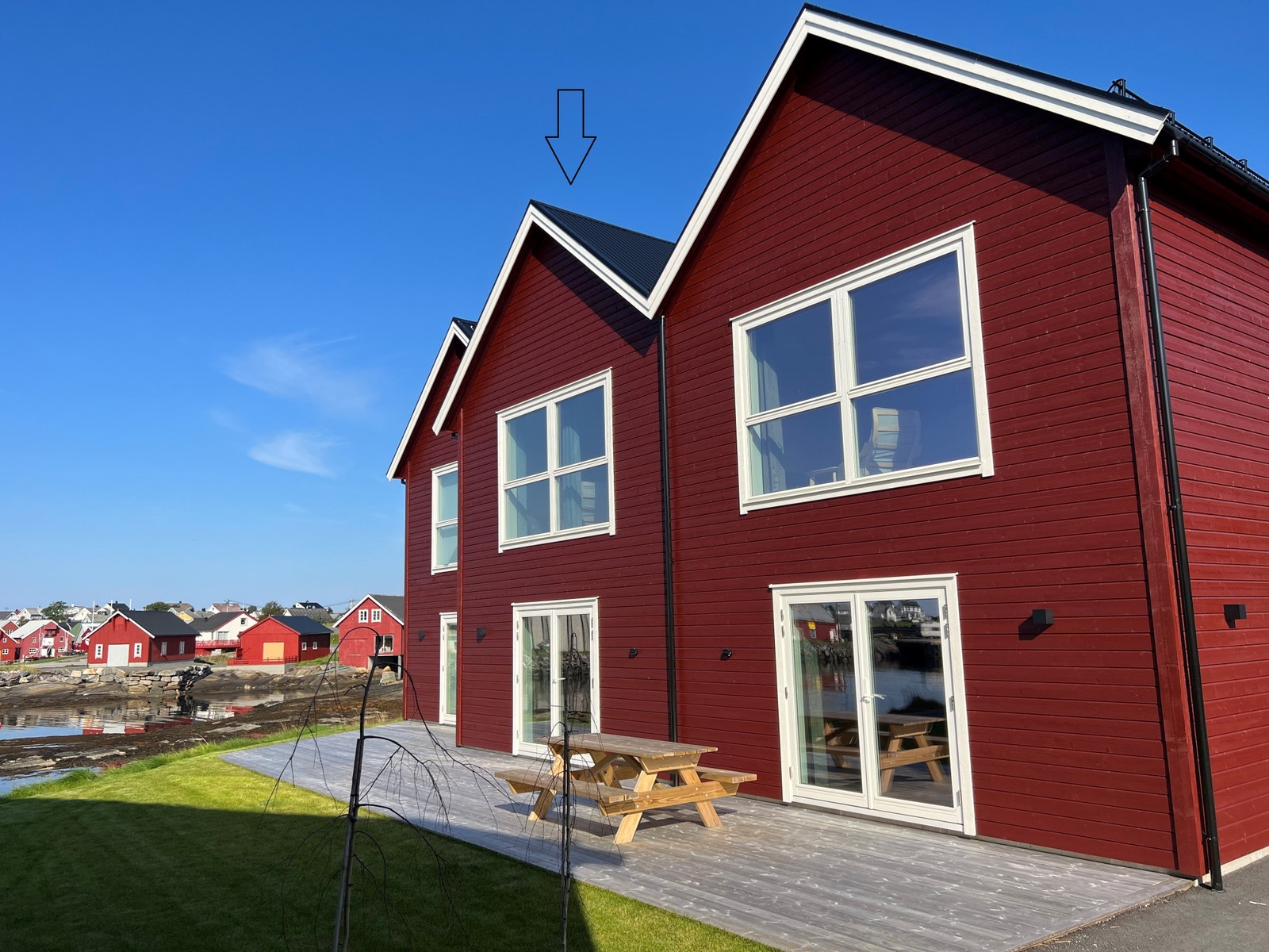 Utvendig, mot sjøen Galleribilde