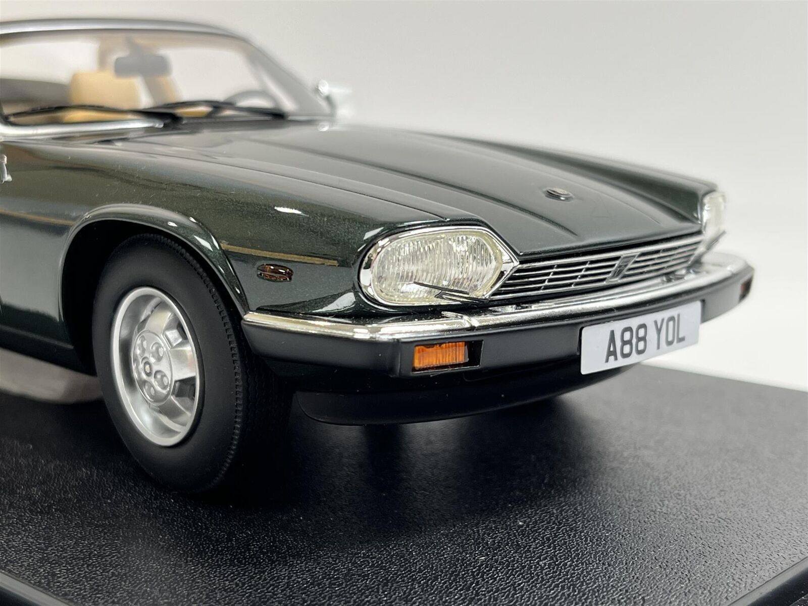 104-043 Cult 1/18 ジャガー XJ-SC Sage グリーン 並行輸入品】 ミニカー CULT 1/18 ジャガー XJ-SC Claret : Car