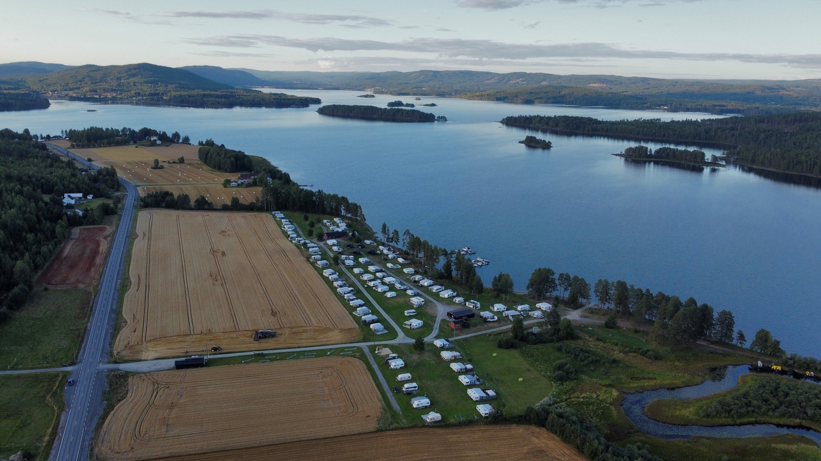 Storsjøen, 15min kjøring til Odalens perle med masse gode badeplasser og muligheter for å nyte båtlivet. Galleribilde