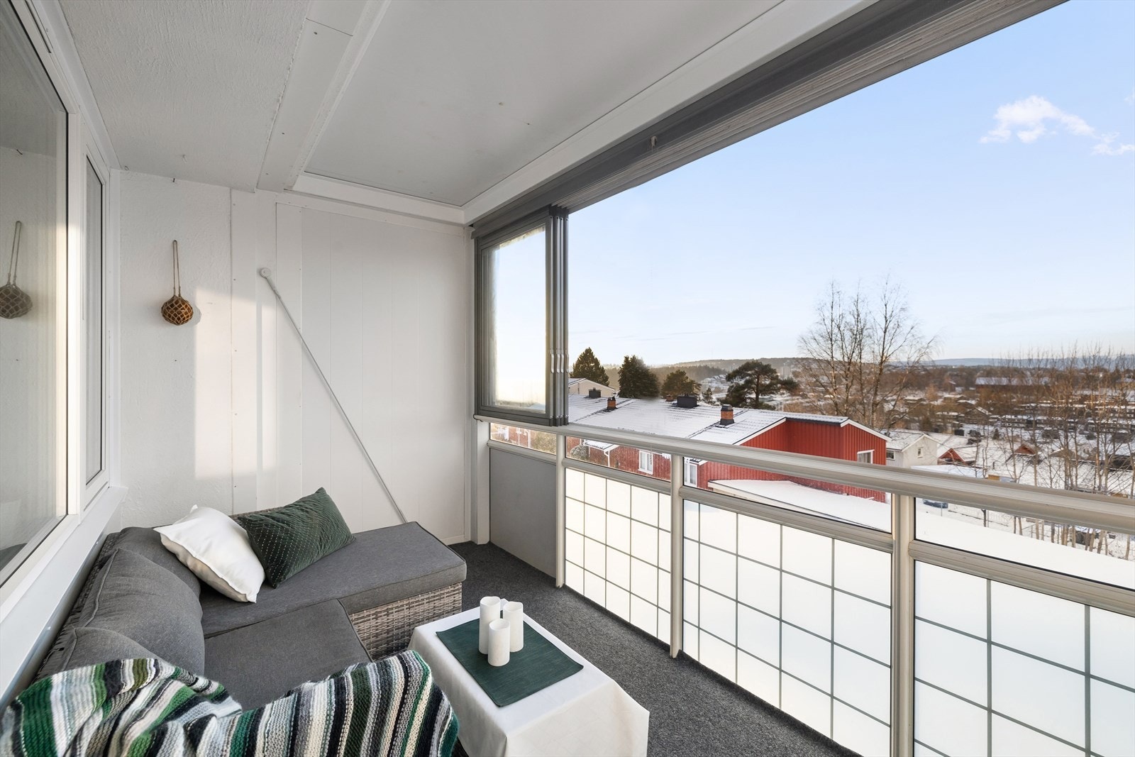 Her er det god plass til sittegruppe, planter, grill eller annet ønskelig møblement. Galleribilde