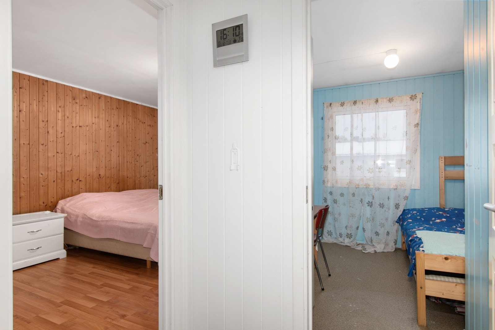 2. Etasje består av gang, 3 soverom, bad og toalettrom Galleribilde