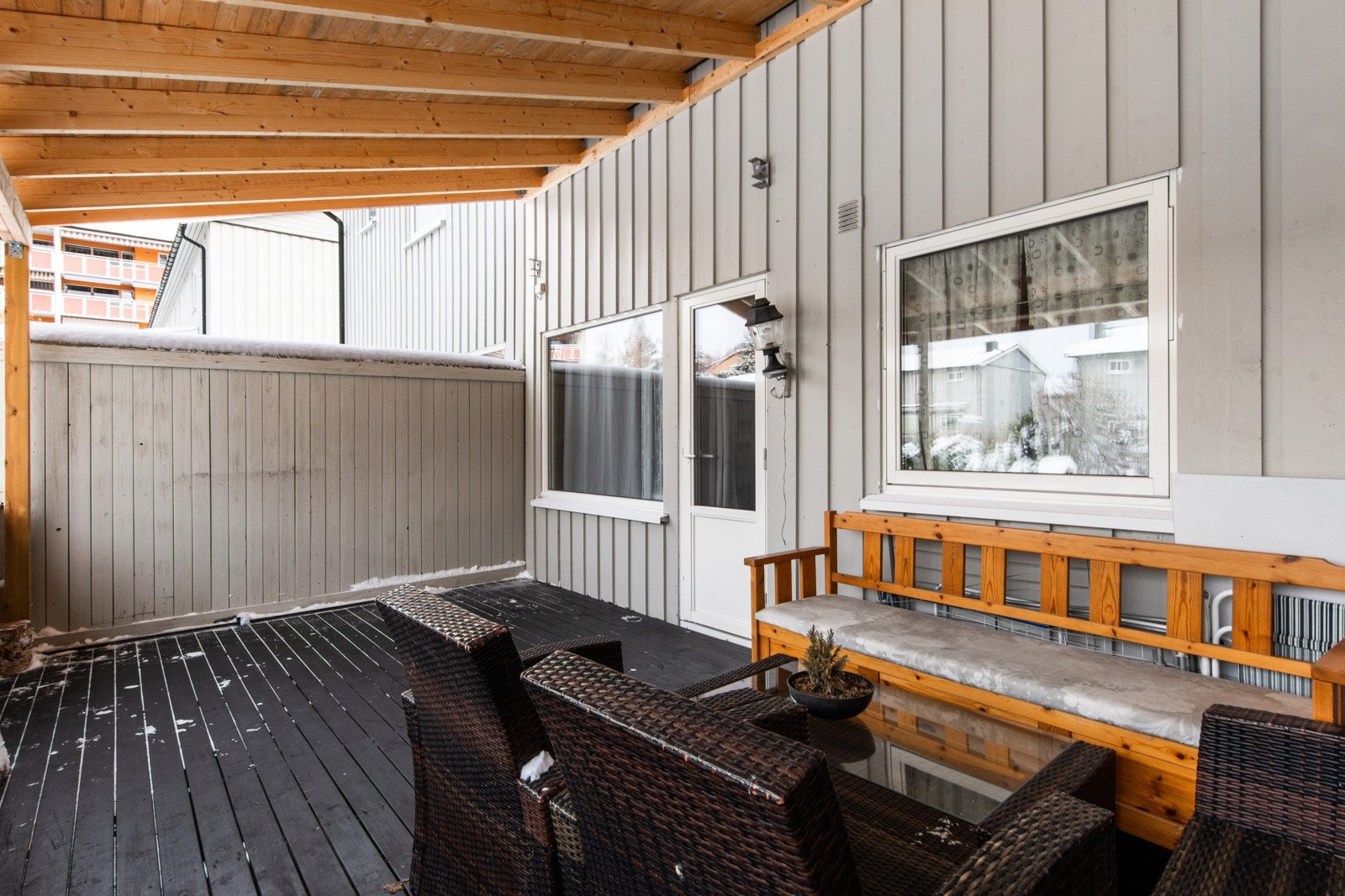 Nordvendt veranda på ca. 20 kvm - God plass til sittegruppe, beplantning, etc. Galleribilde