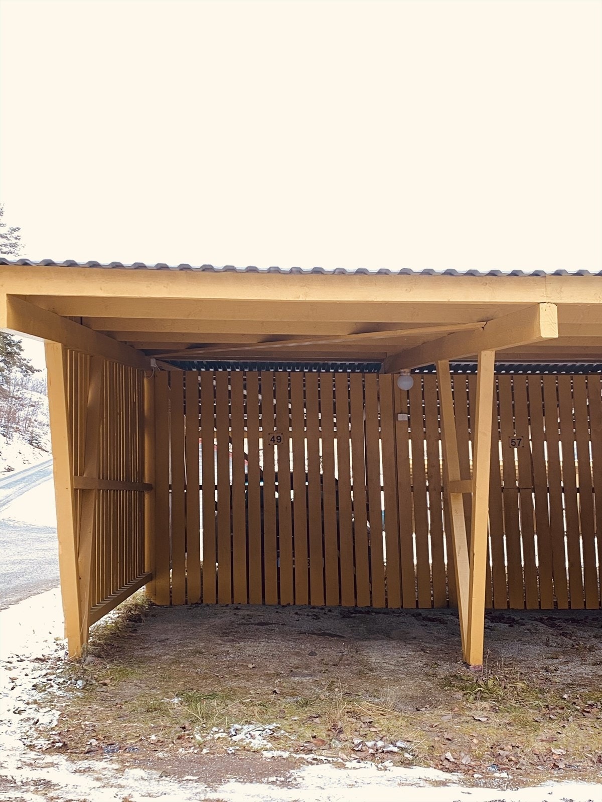 Carport i felles anlegg. Galleribilde