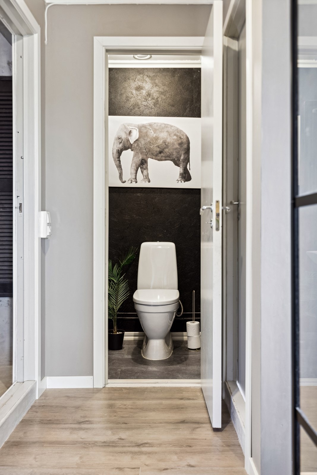 Wc-rom med tilknytning til bad. Galleribilde