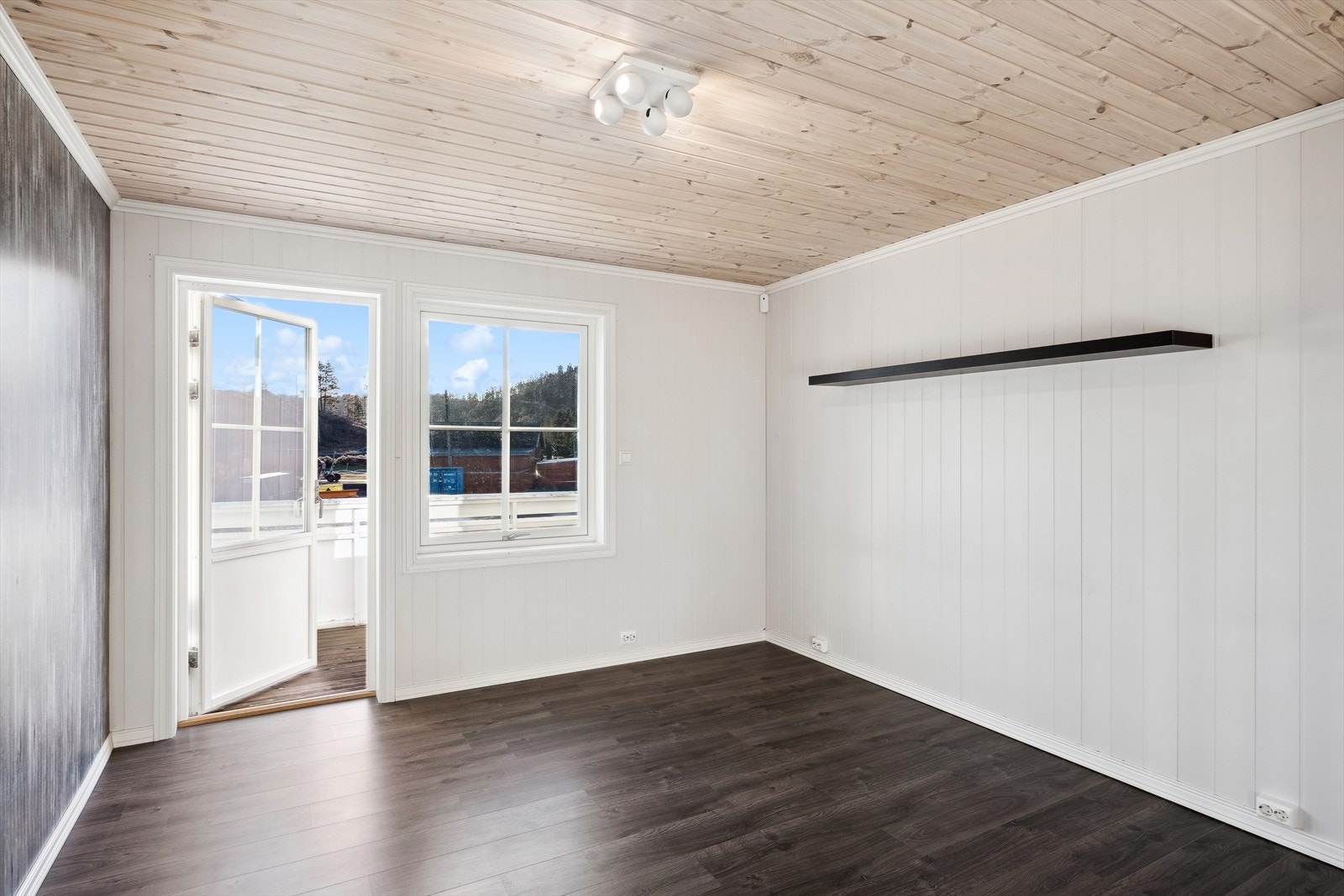 En flott plass for å trekke seg tilbake. Videre utgang til balkong. Galleribilde