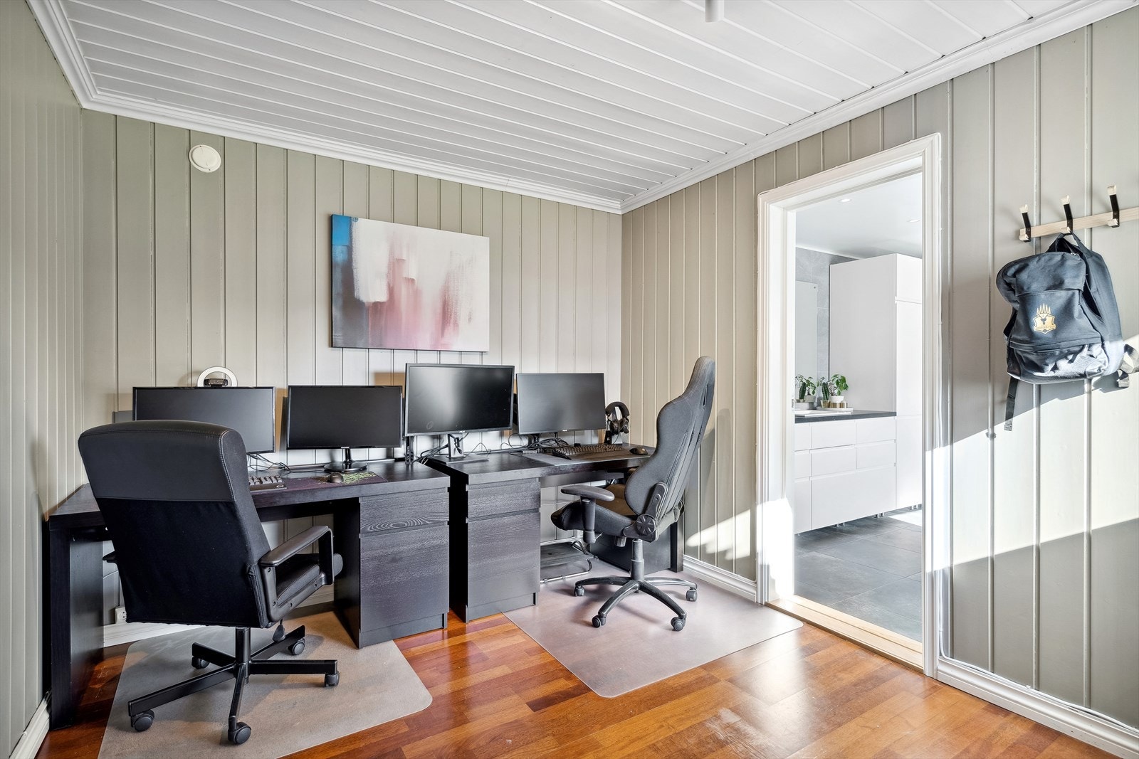 Dette rommet blir i dag brukt som kontor, men det er godkjent som soverom. Galleribilde