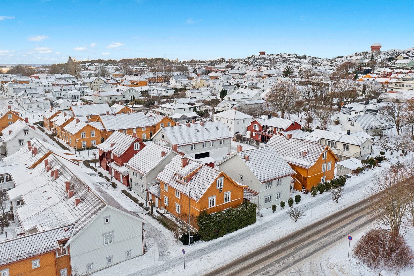 Meget sentral beliggenhet med umiddelbar nærhet til butikk, bussforbindelse mm. Galleribilde
