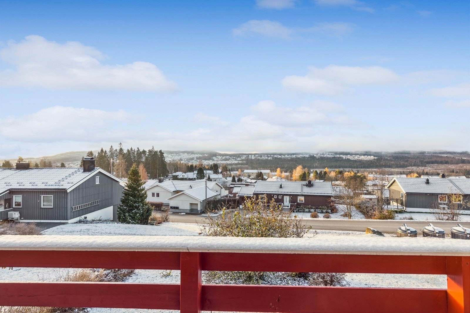 Her har man panoramautsikt over byen og svært gode solforhold Galleribilde