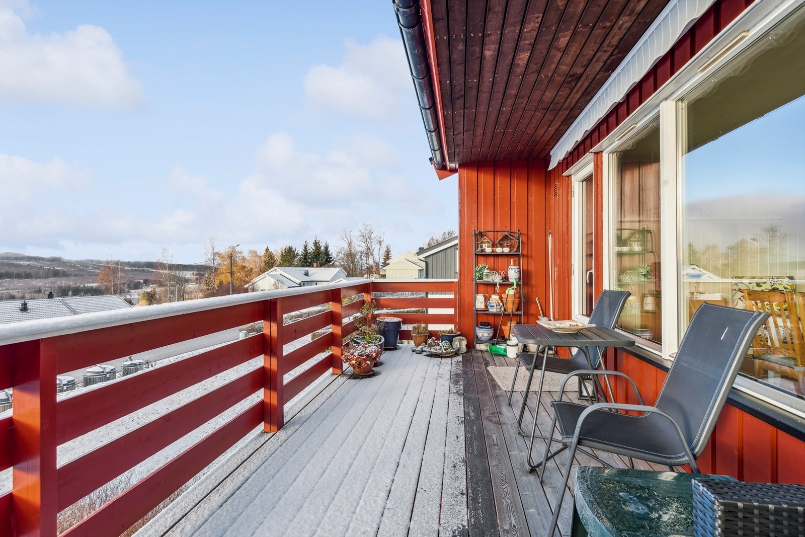 Romslig veranda med solskjerming Galleribilde