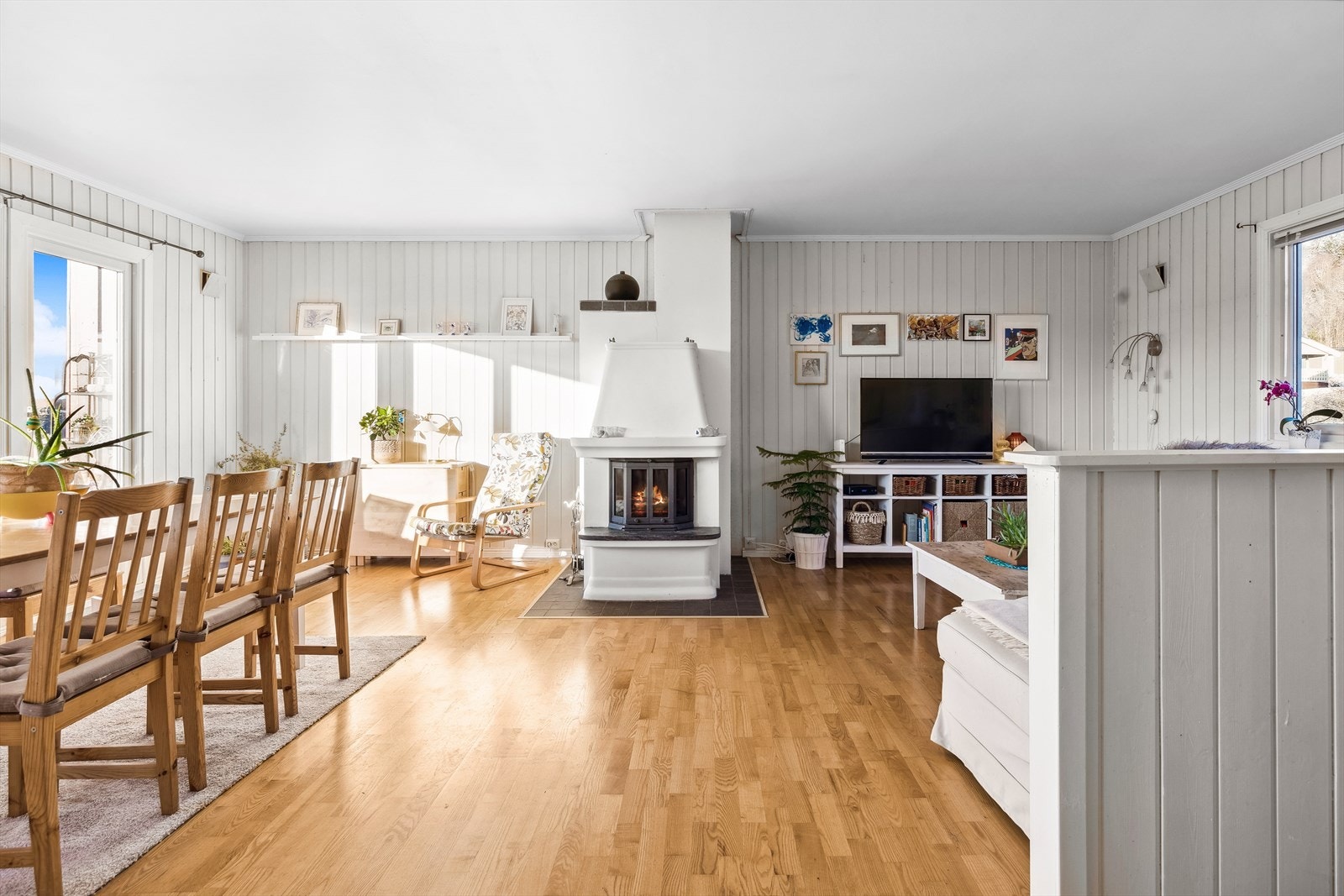 Lys og pen stue med panoramautsikt Galleribilde