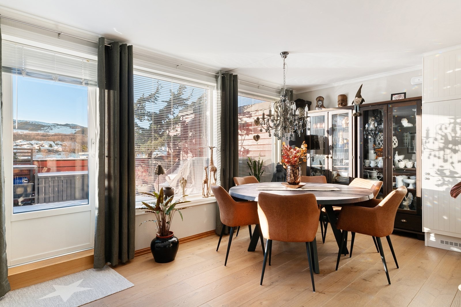God plass til spisebord Galleribilde