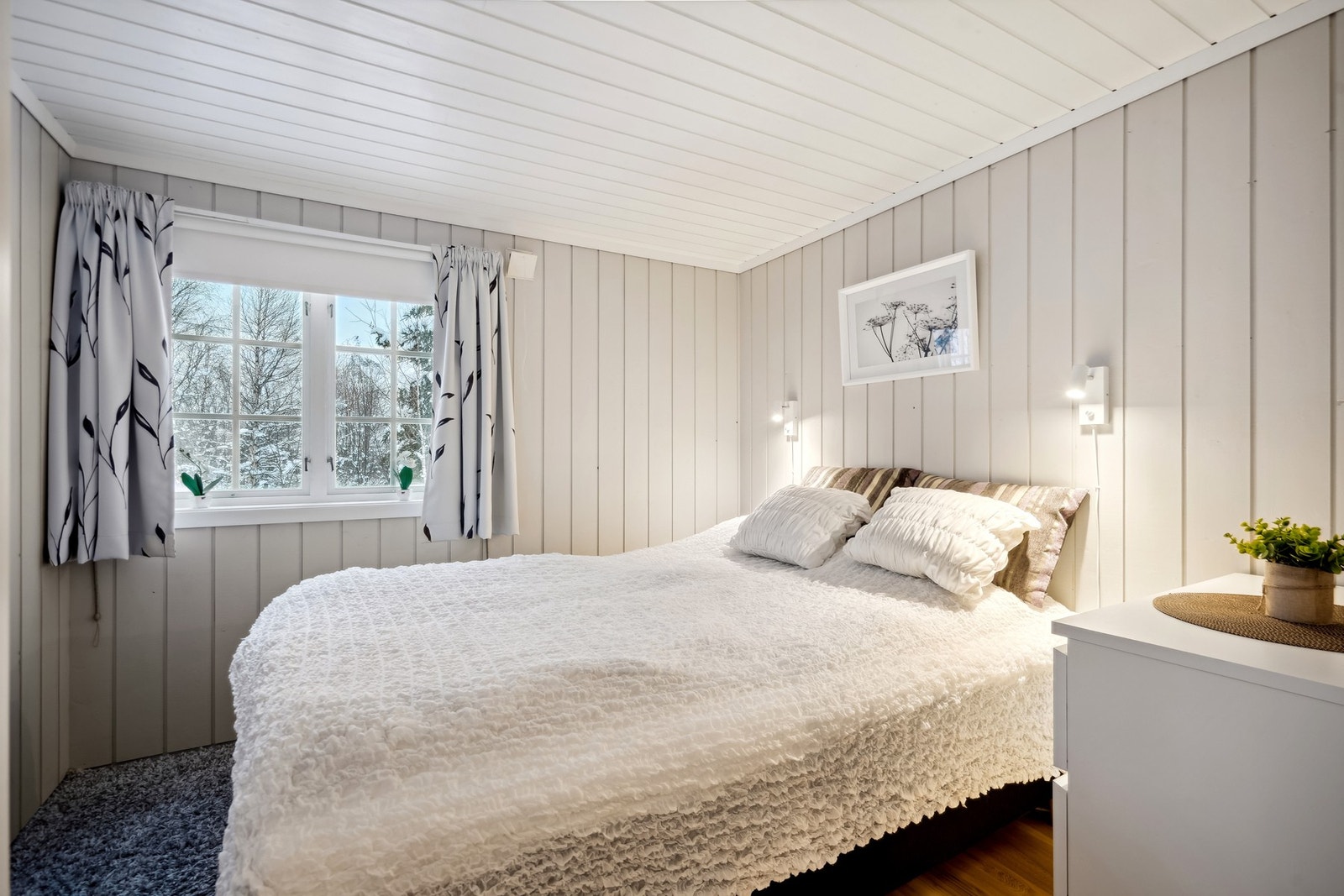 Hovedsoverom med god plass til dobbeltseng. Galleribilde