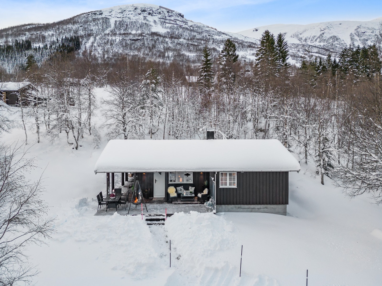 EiendomsMegler 1 v/ Miriam Sivertsen har gleden av å presentere Nørdalen 860! Galleribilde