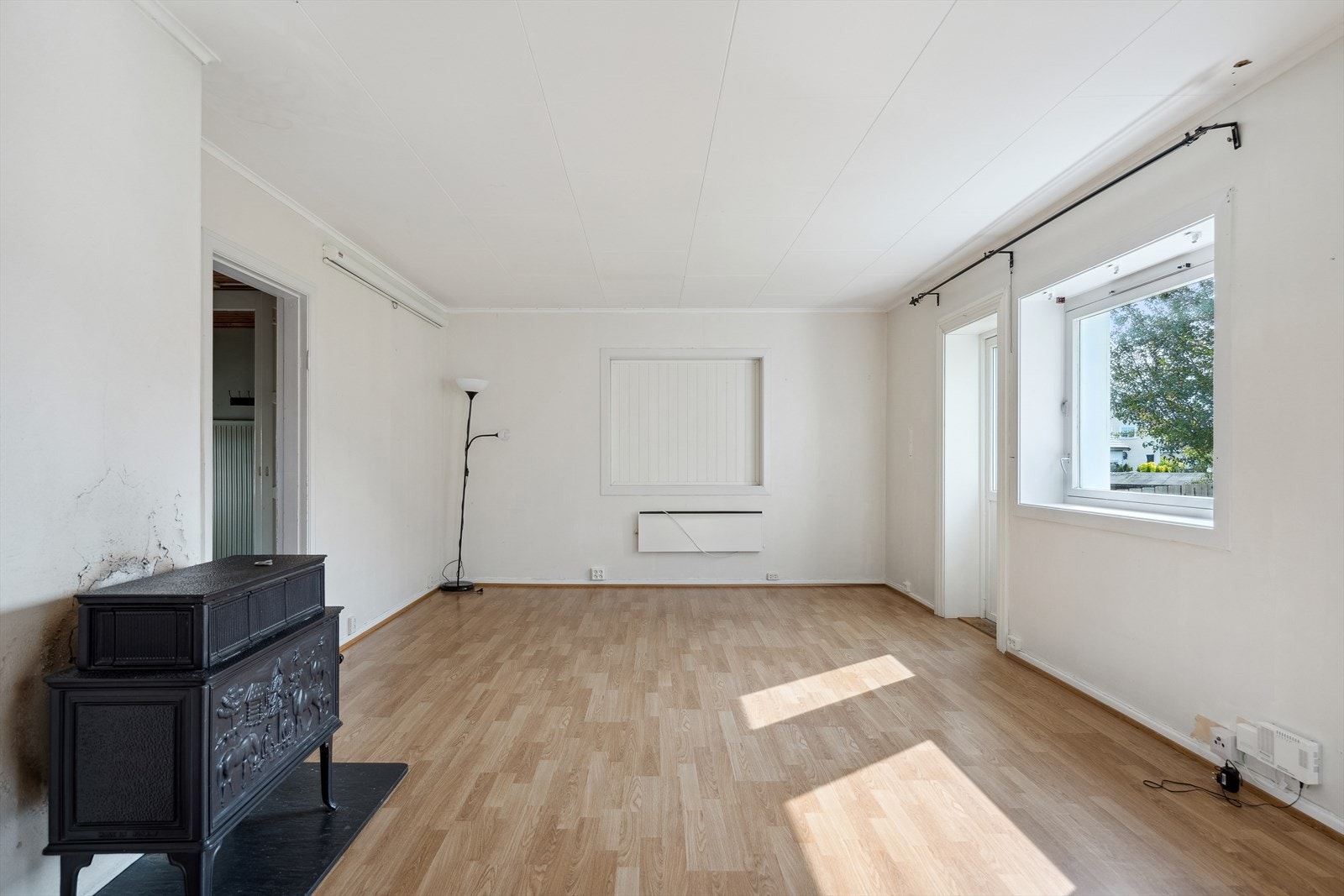 Lys og romslig stue. Galleribilde