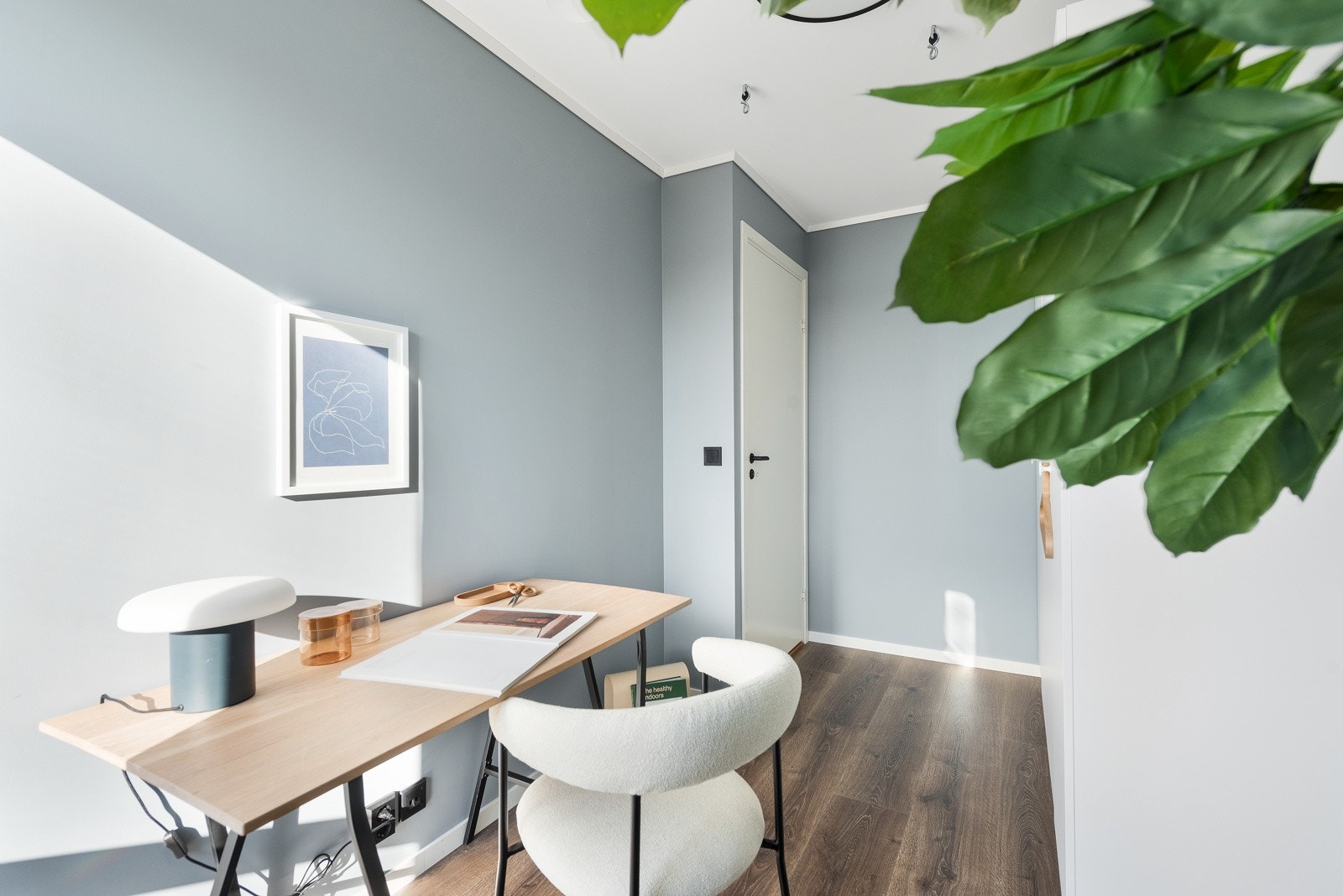 Veggene er malt i pene, moderne farger. Galleribilde