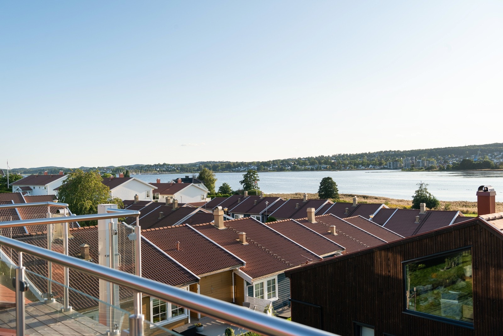 Boligen ligger rett ved Presterødkilen naturreservat, og langs hele kysten er det fine turområder og små, bortgjemte perler. Galleribilde