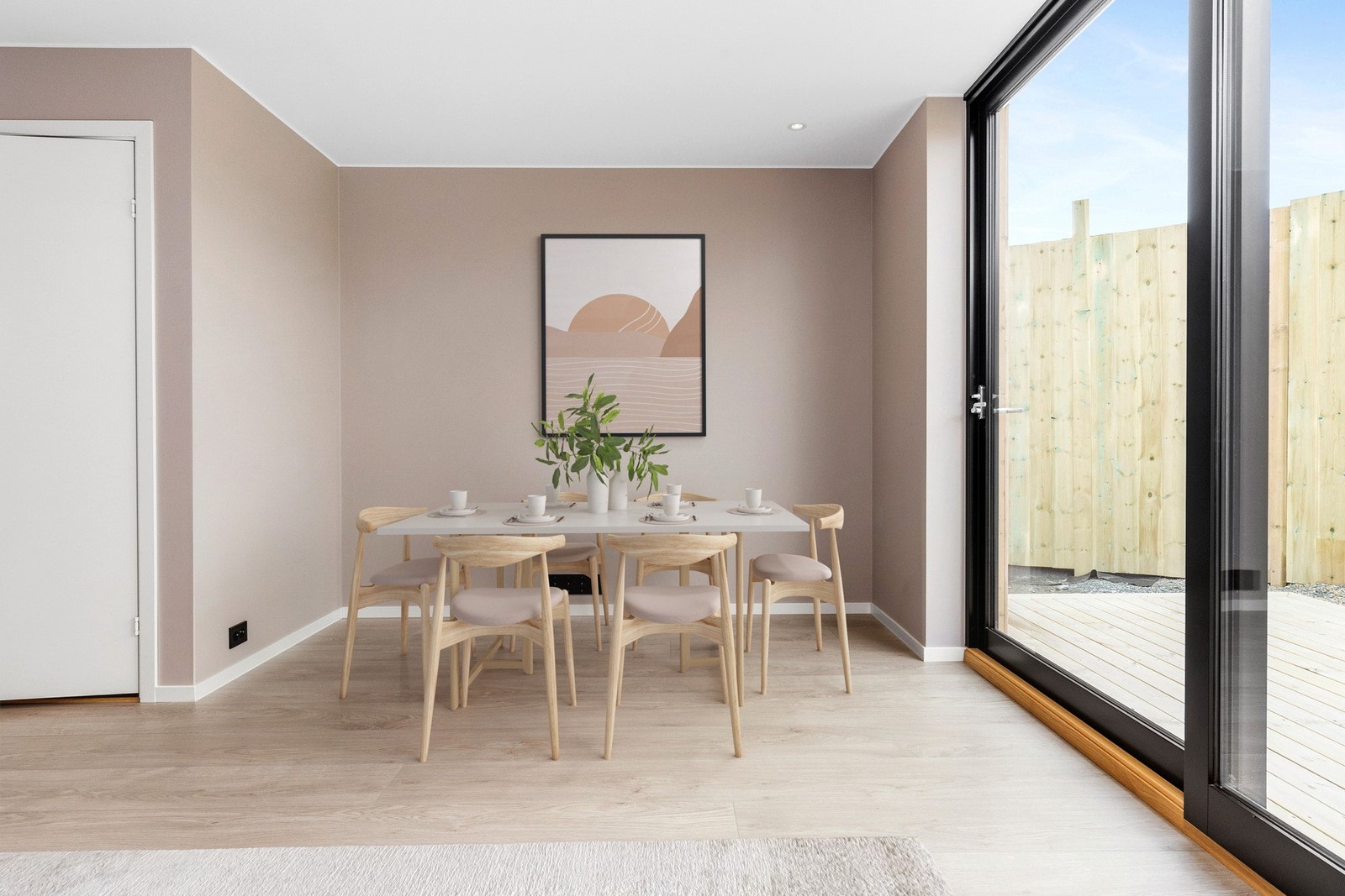 Fra stuen har du utgang en privat og skjermet terrasse Galleribilde
