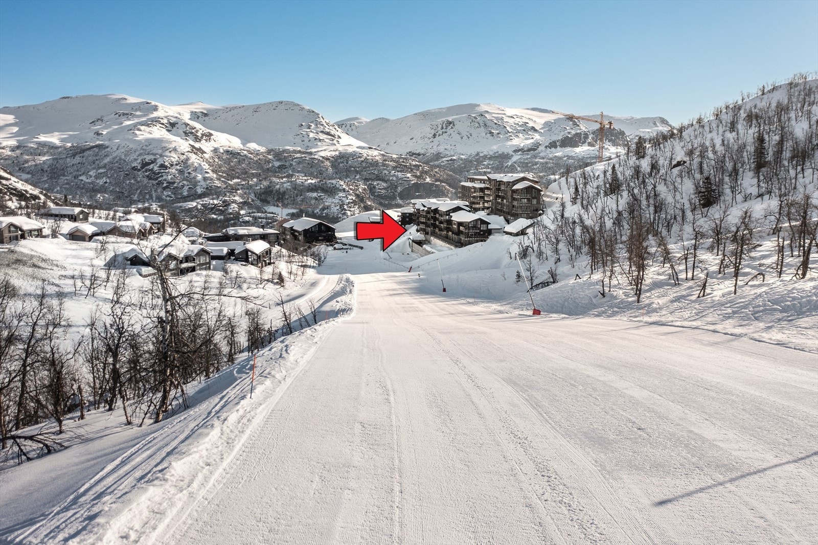 Bilde fra Tindenløypa mot Skigaarden - leiligheten ligger med ski inn/ut. Galleribilde