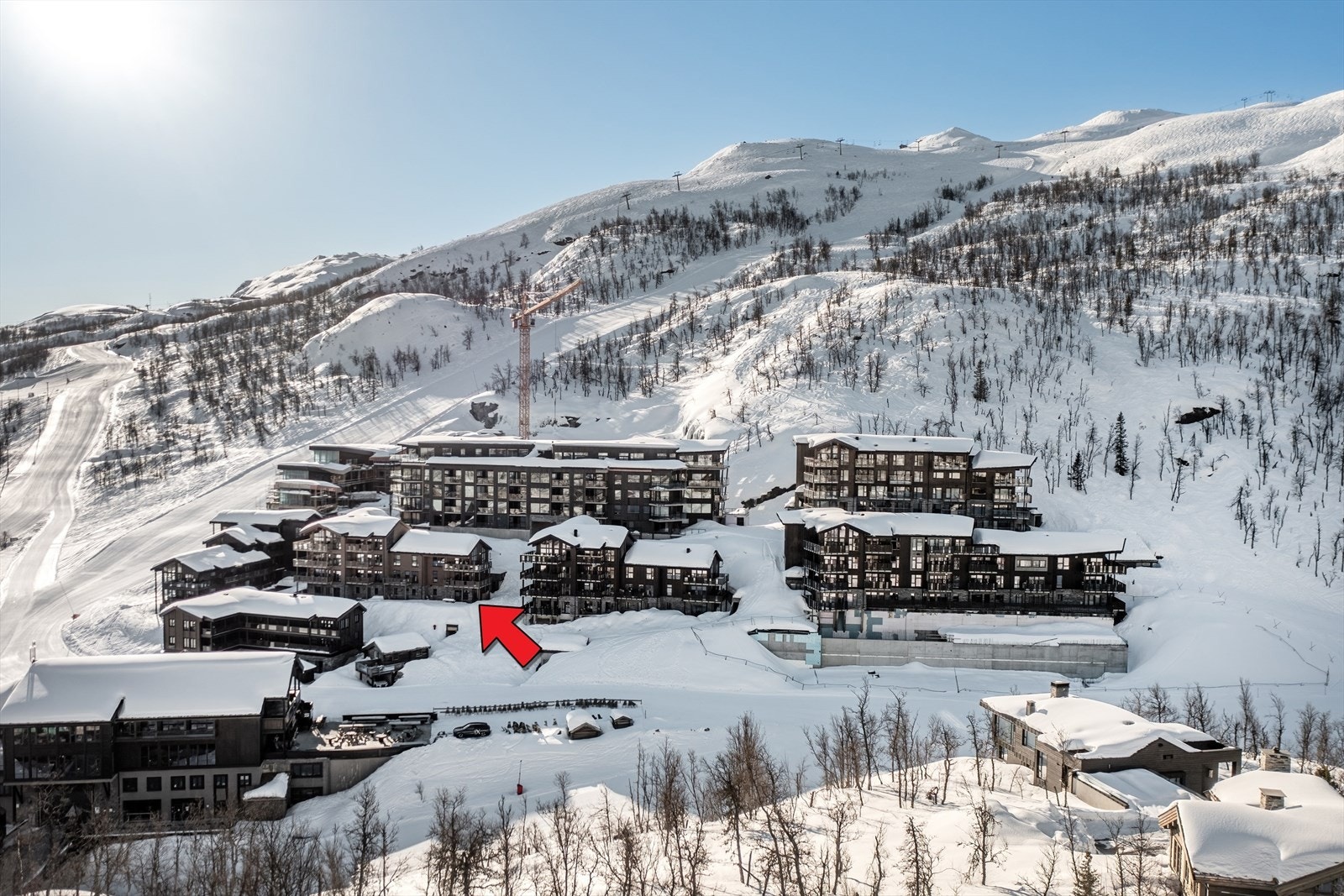 Skigaarden ligger midt i vinterparadiset omringet av preparerte løyper. Leiligheten har en god intern beliggenhet med flott utsikt! Galleribilde