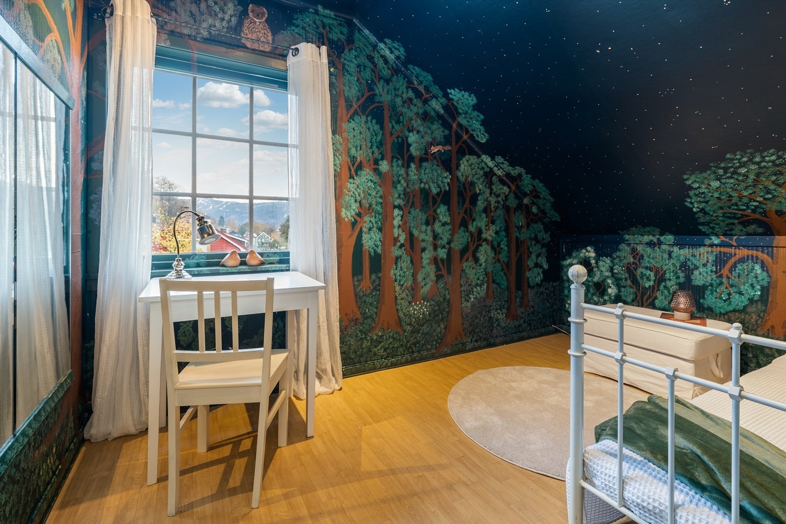 Boligen har tre soverom i 2.etg. Galleribilde