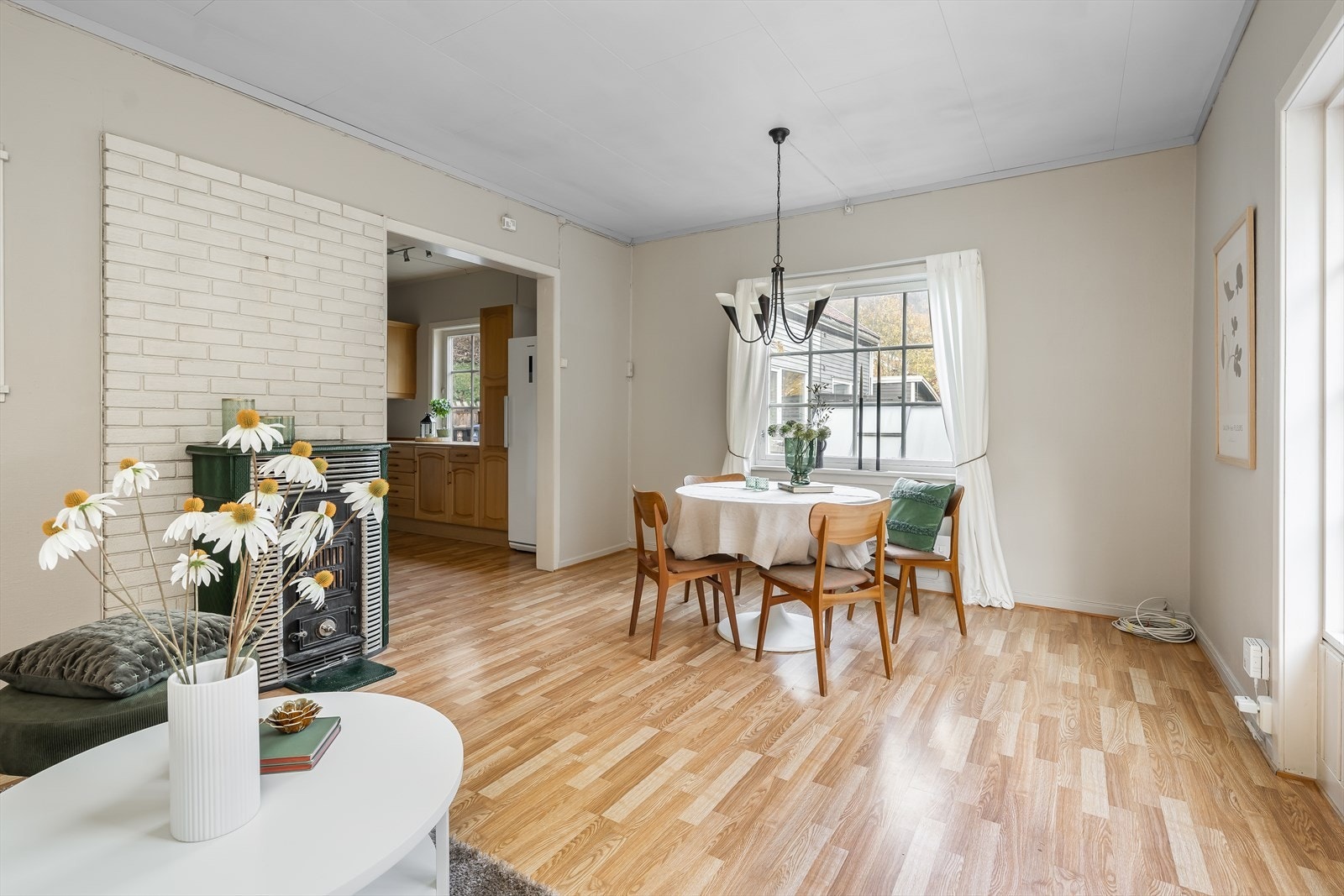 Vinduene slipper rikelig med lys inn. Galleribilde