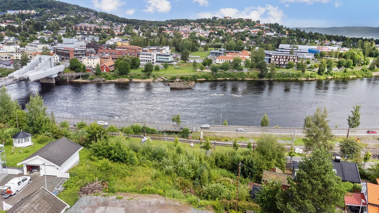 Fra tomten er det fantastisk utsikt mot Kongsvinger festning. Galleribilde