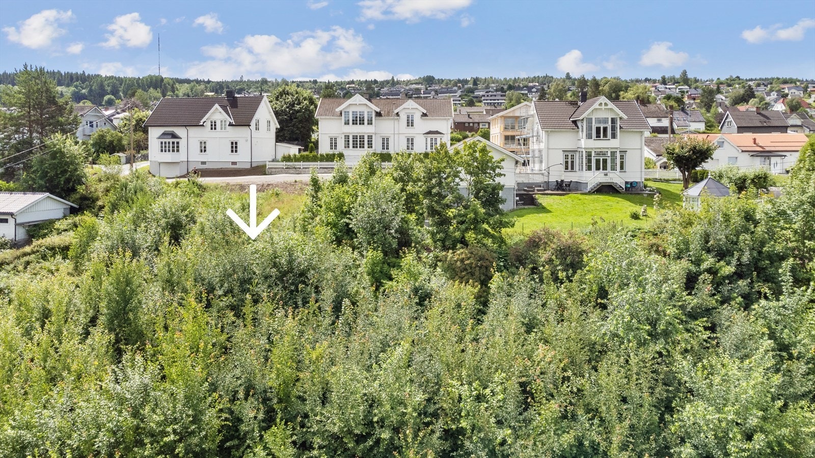 Meget sentrumsnær beliggenhet mellom Glommengata og Jernbanegata på Svenskehaugen. Galleribilde