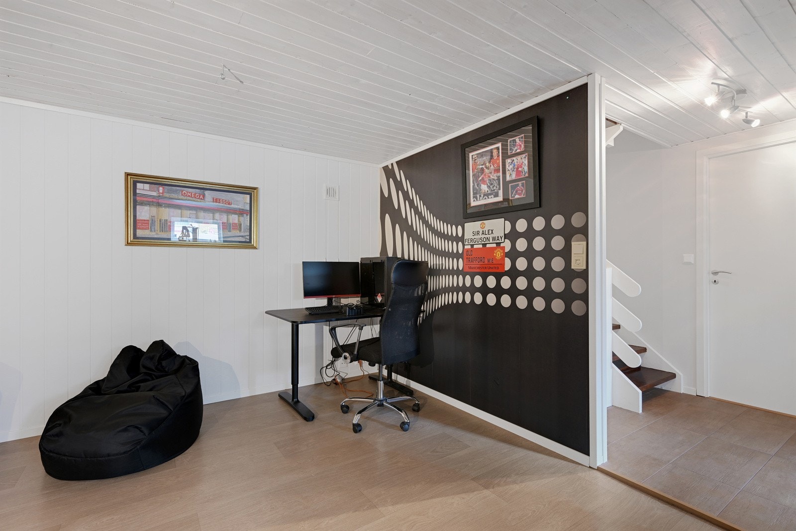 Ned to etasjer har vi kjelleretasjen Galleribilde