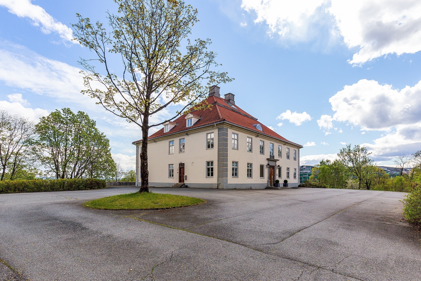 God parkeringsdekning på eiendommen Galleribilde