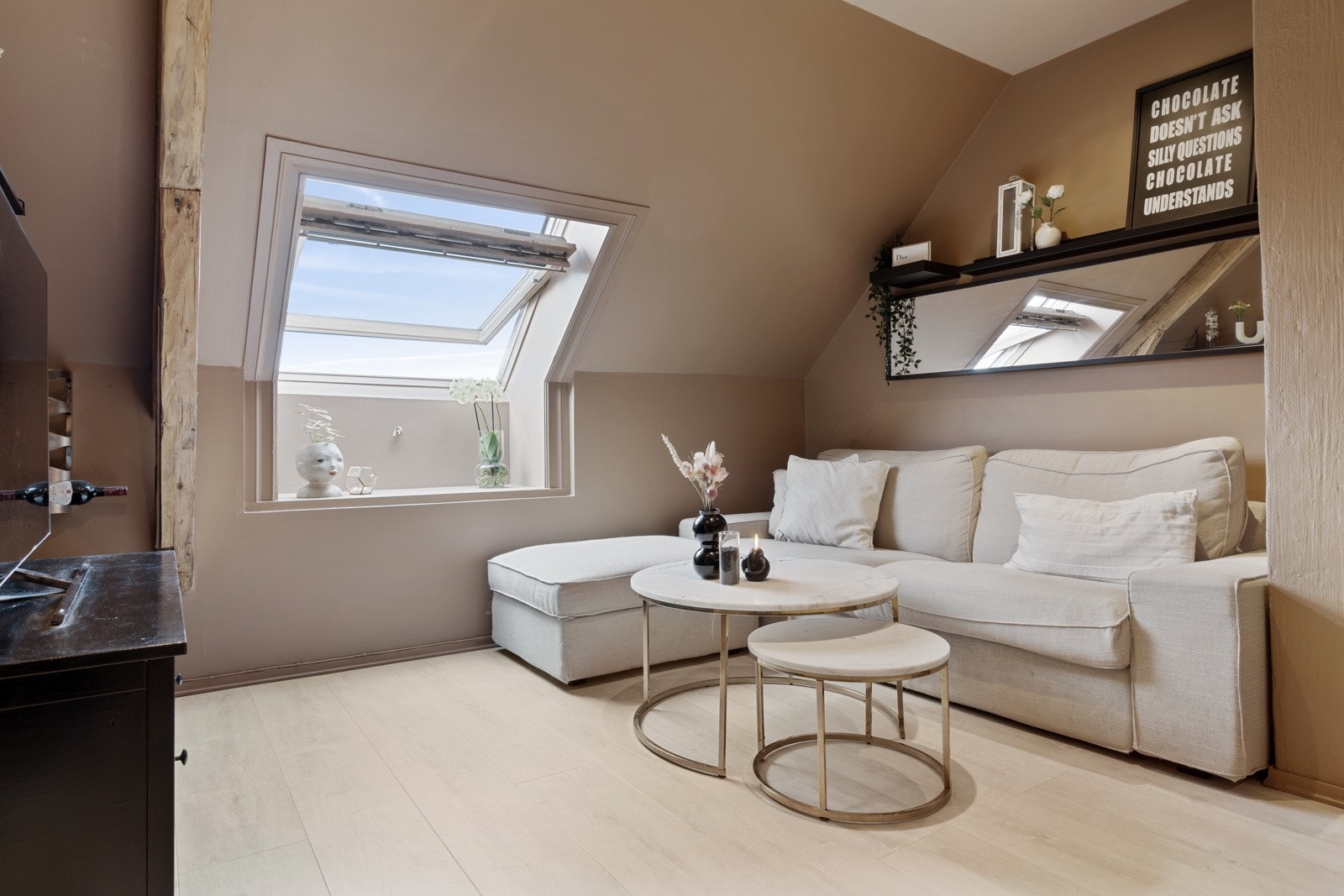 En lekker, lun og lys toppleilighet beliggende på attraktive Møllenberg. Galleribilde