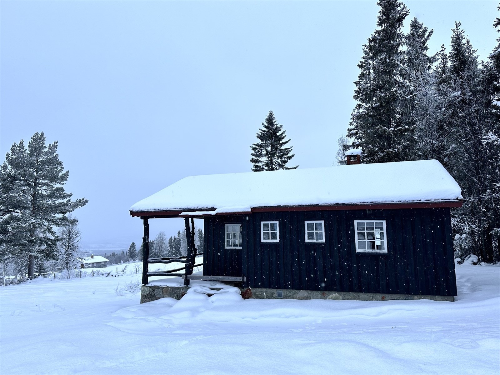 IMG_3745.jpeOm vinteren finner en oppkjørte skiløyper like ved eiendommen, og området byr på et fantastisk løypenett med løyper som passer for både store og små. Galleribilde