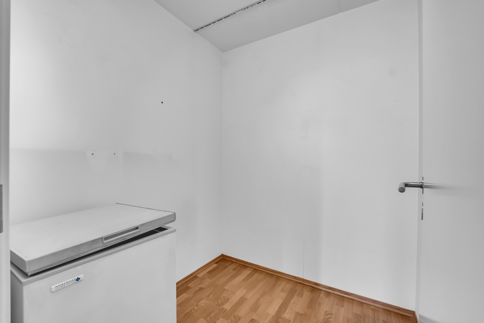 Det er en innvendig bod i leiligheten. Galleribilde