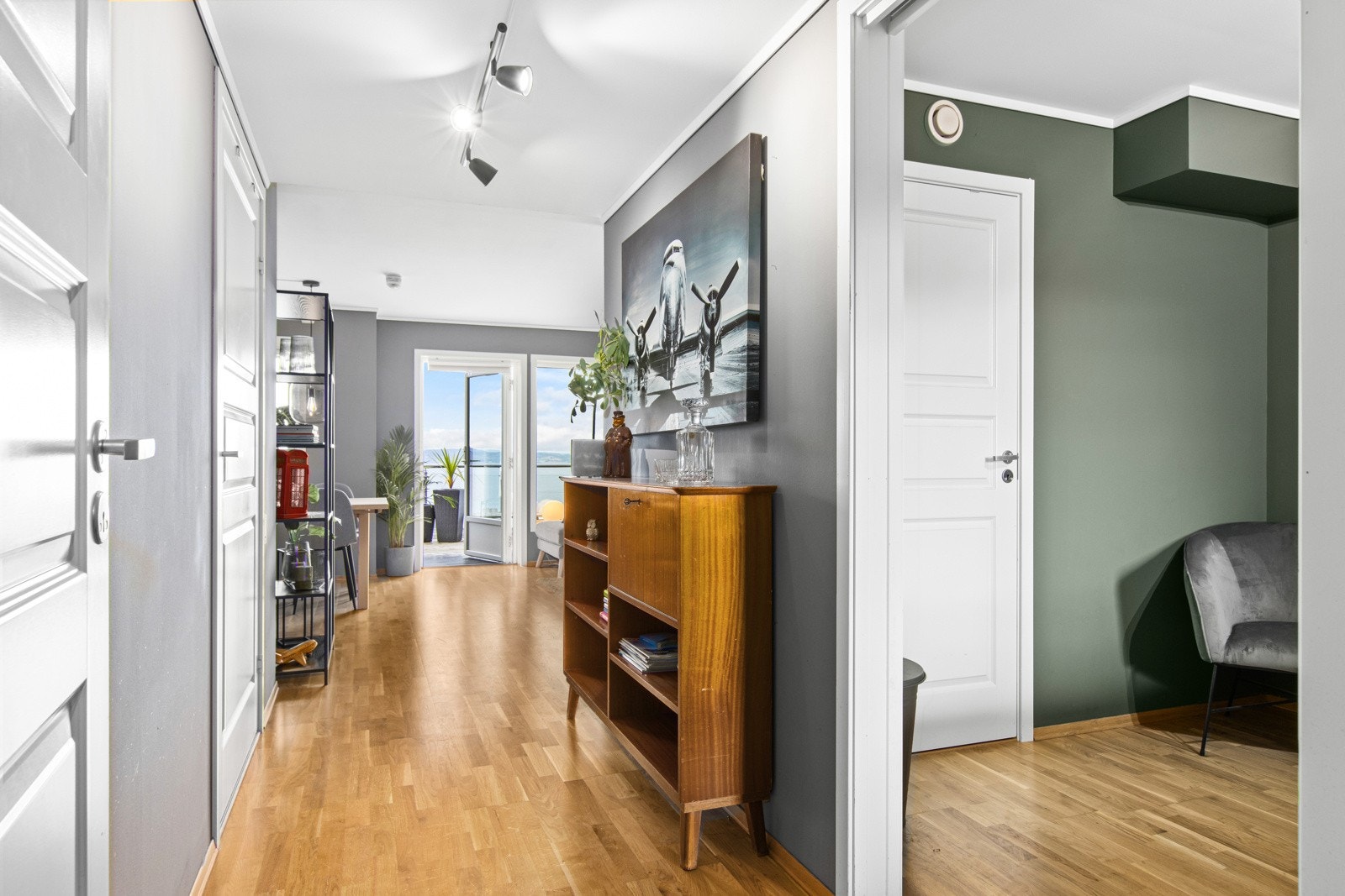 Fra soverom har man direkte adkomst til bod, som også kan brukes som walk-in-closet. Galleribilde