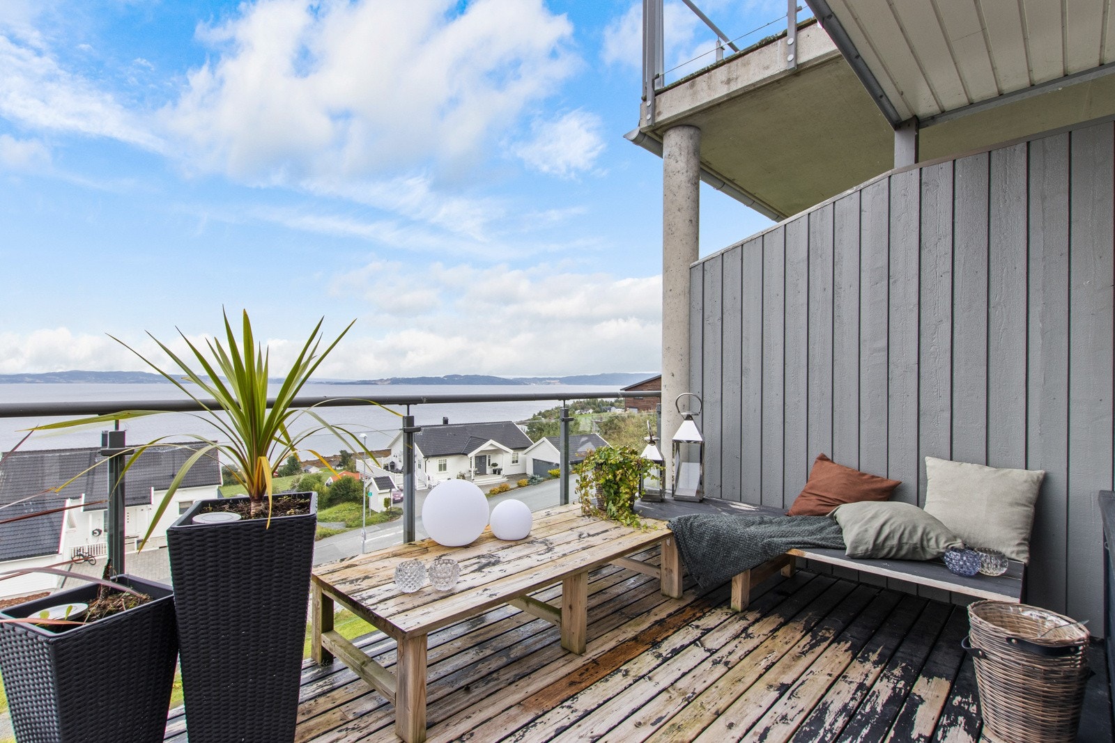 Veranda med utsikt. Galleribilde