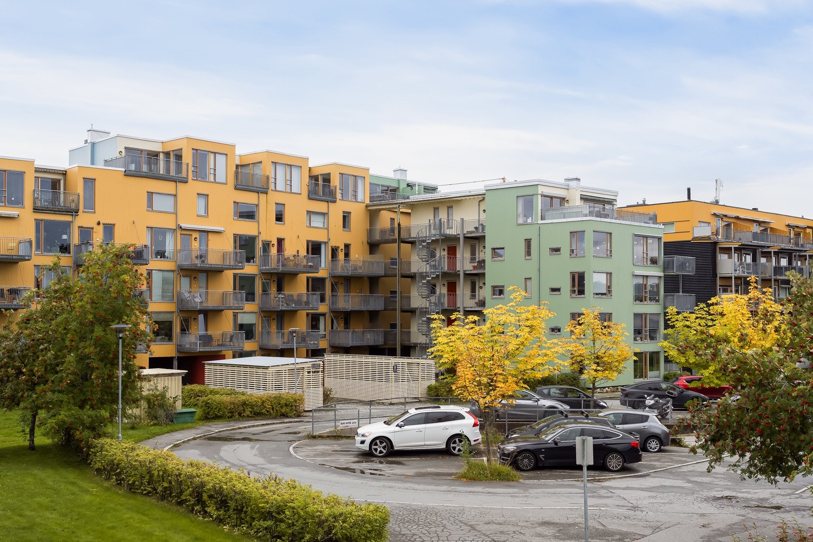 Svært god beliggenhet i en rolig blindveg, og med bl.a. City Lade, Lilleby, Korsvika og Ladestien innen 5 min gange. Galleribilde