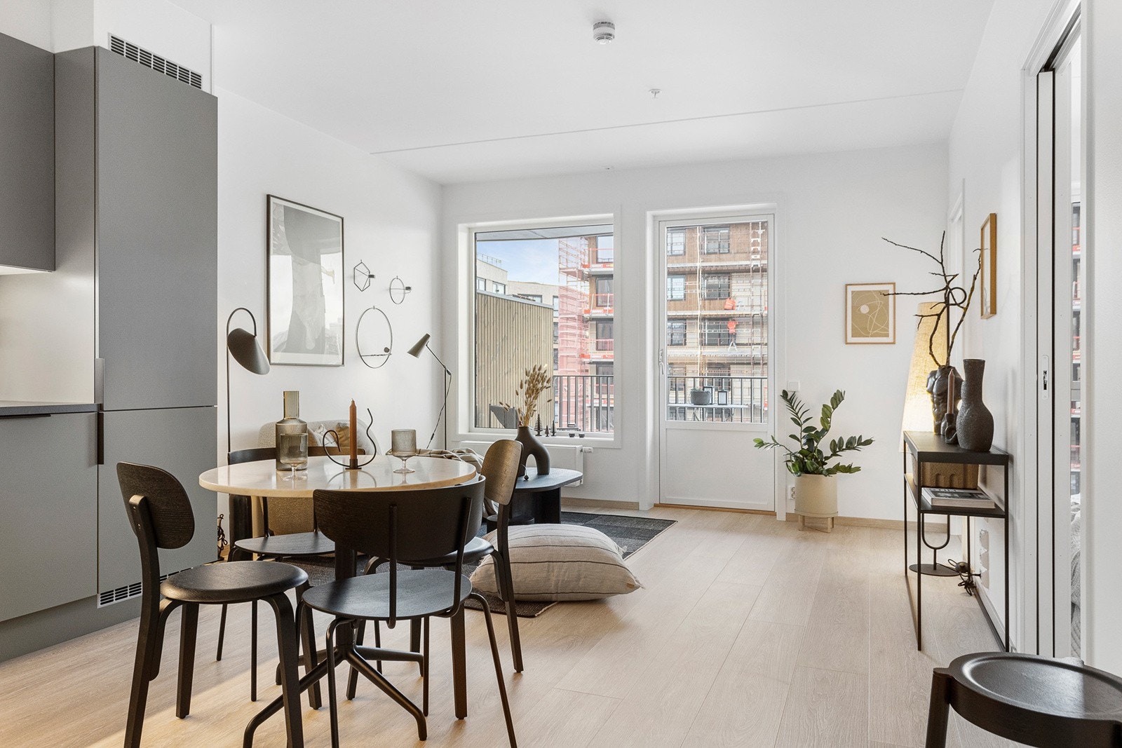 Varmtvann og oppvarming (a-konto) er inkludert i felleskostnadene. Galleribilde