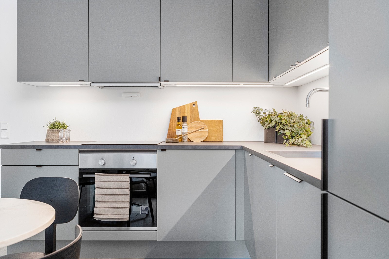 God oppbevaringsplass i skuffer og skap. Galleribilde