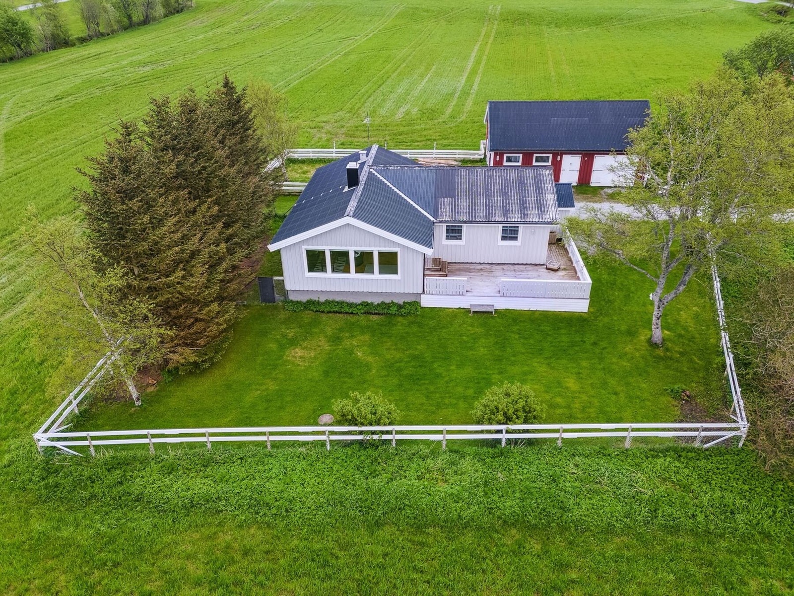 Landlig og idyllisk eiendom som bare må oppleves! Galleribilde