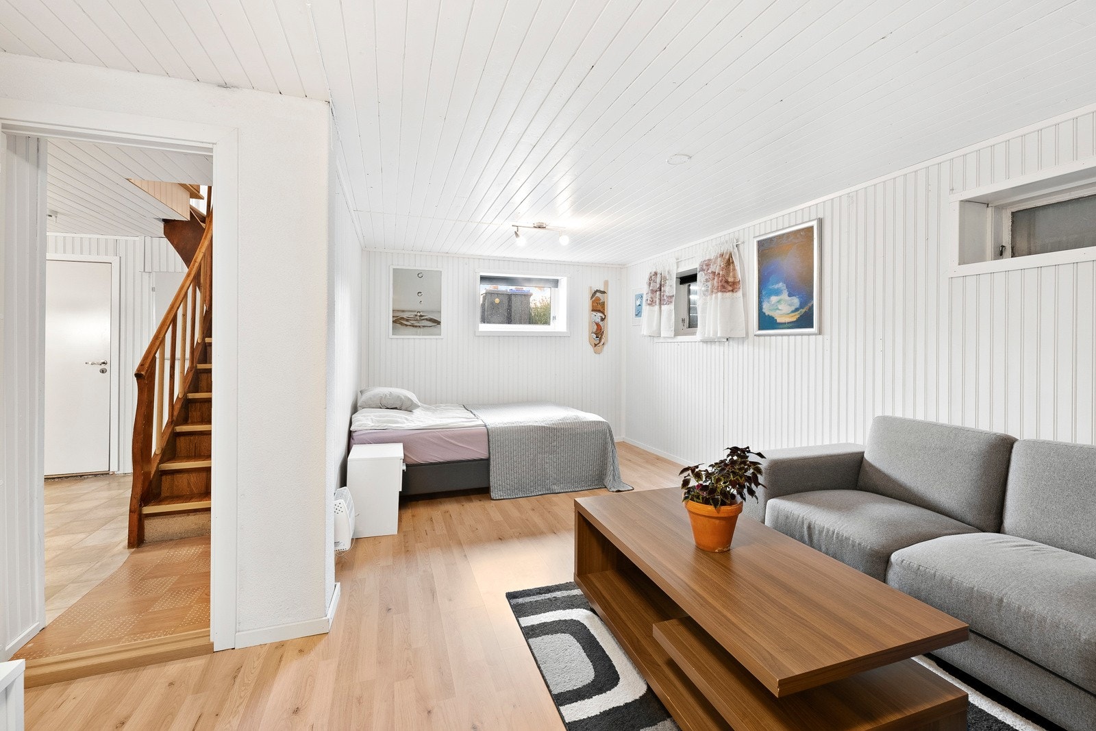Kjellerrom innredet som stue. Galleribilde